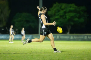 Southport Sharks' Bonnie Brown kicks for goal.