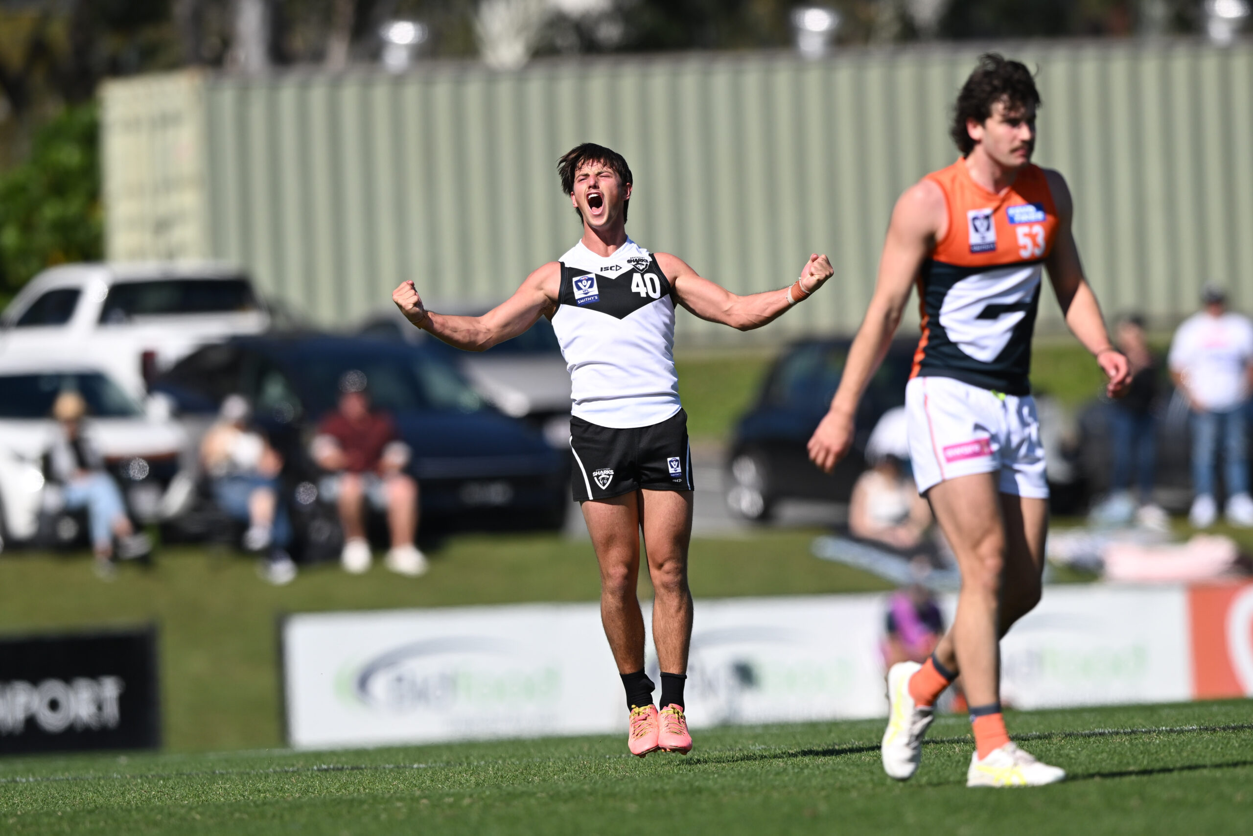 Sharks storm past Giants to keep finals hopes alive